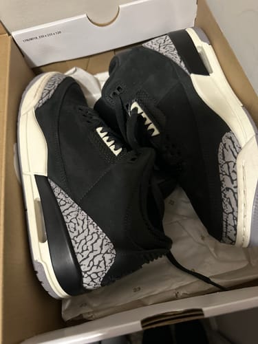 Customer photo review of Wmns Air Jordan 3 Retro 'Off Noir'