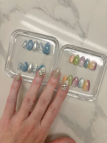 Customer photo review of Siva Nail, Silken Shadows, Subtle Gradient, Handmade Press on Nails