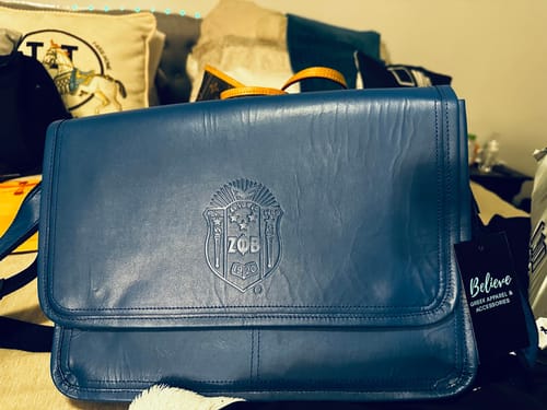 Customer photo review of Zeta Messenger Bag