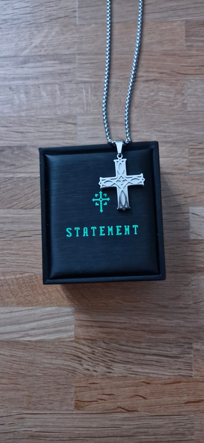 Customer photo review of Statement™ Kreuzkette