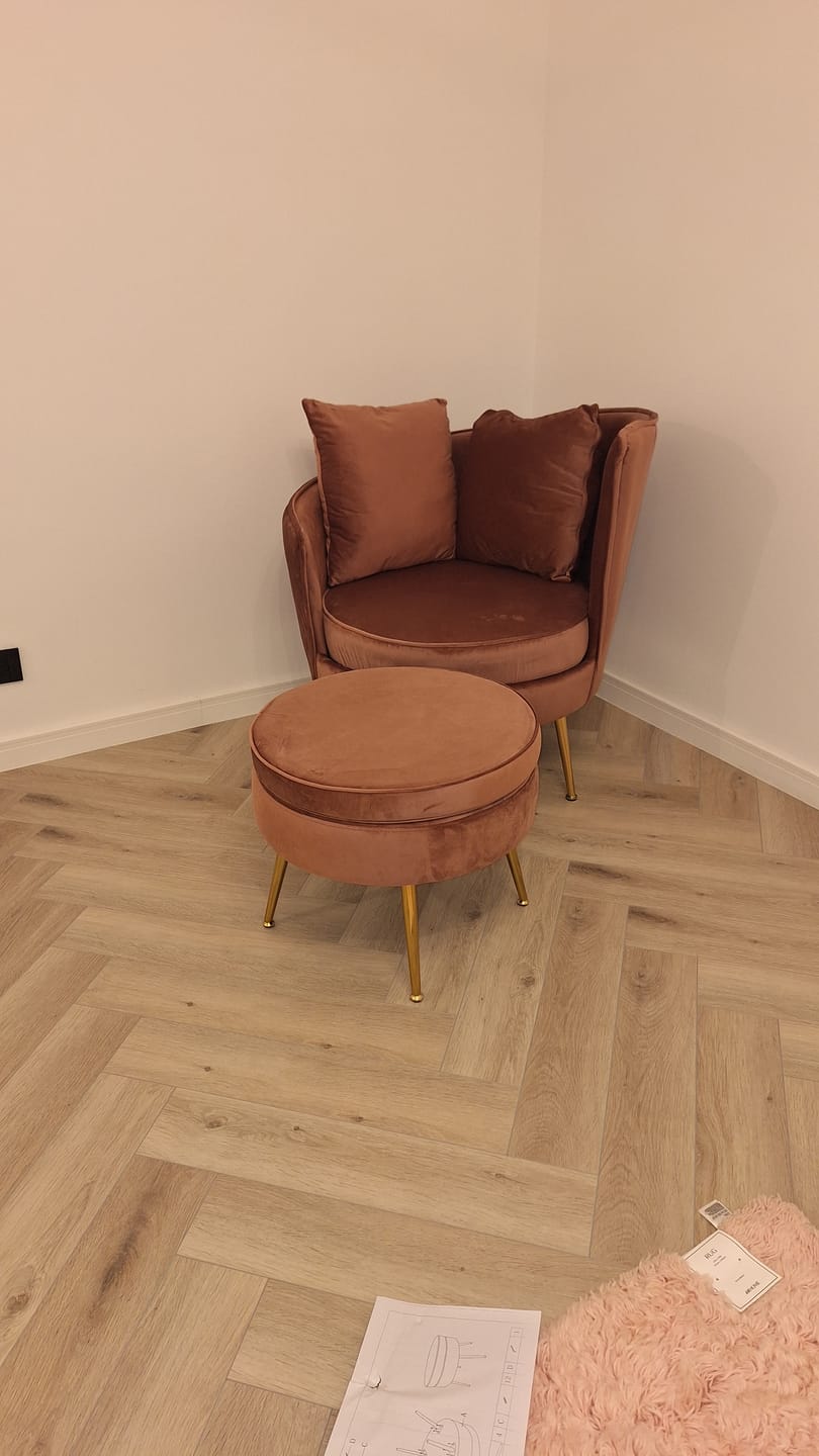 Customer photo review of Taburet NOBLIN TIP 1, stofa catifelata roz, 51x51x41 cm