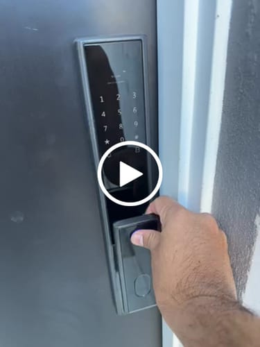 Customer video review of Cerradura Inteligente TRX-TS