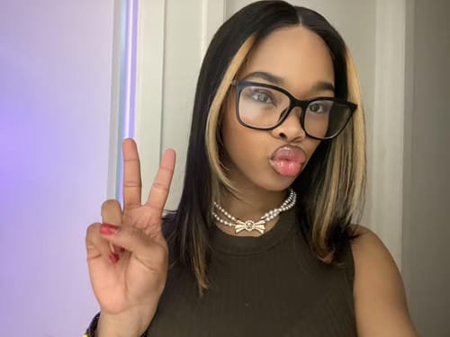Customer photo review of Luvwin Ombre Highlight Bob Wig With Pre-cut 13x4 Frontal Lace Human Hair Wig