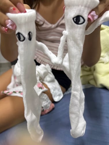 晴美 坂. review of 強制手繋ぎソックス image 1 out of 1