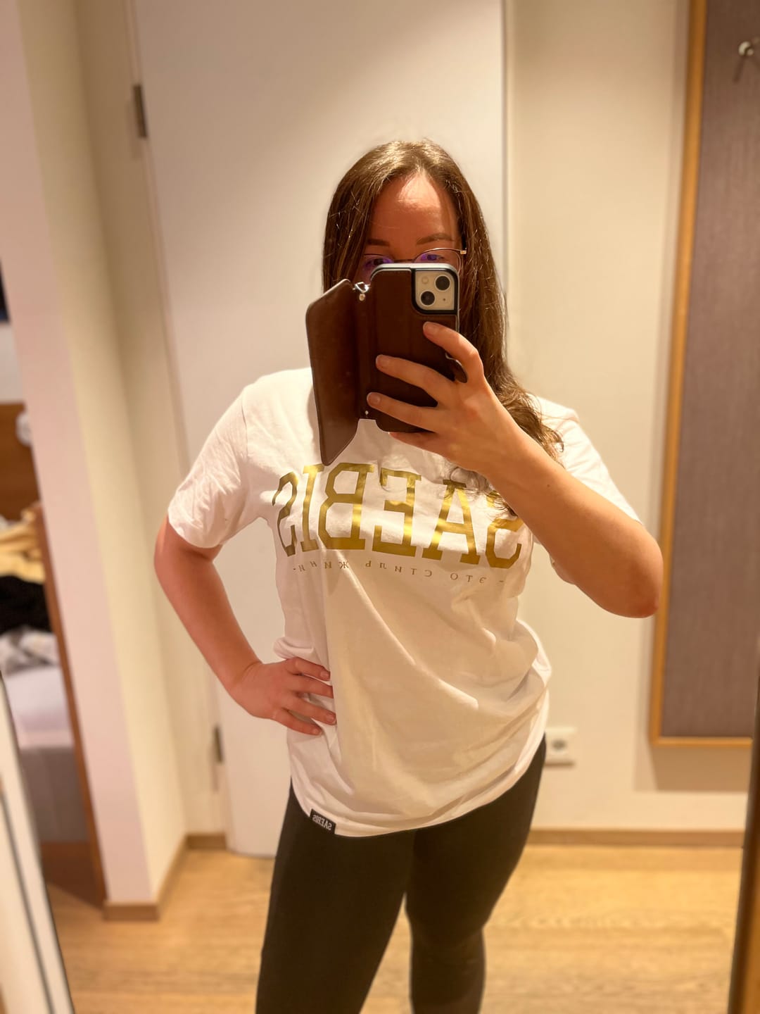 Customer photo review of Lifestyle Damen Oversized T-Shirt weiß - Gold Edition by SAEBIS®