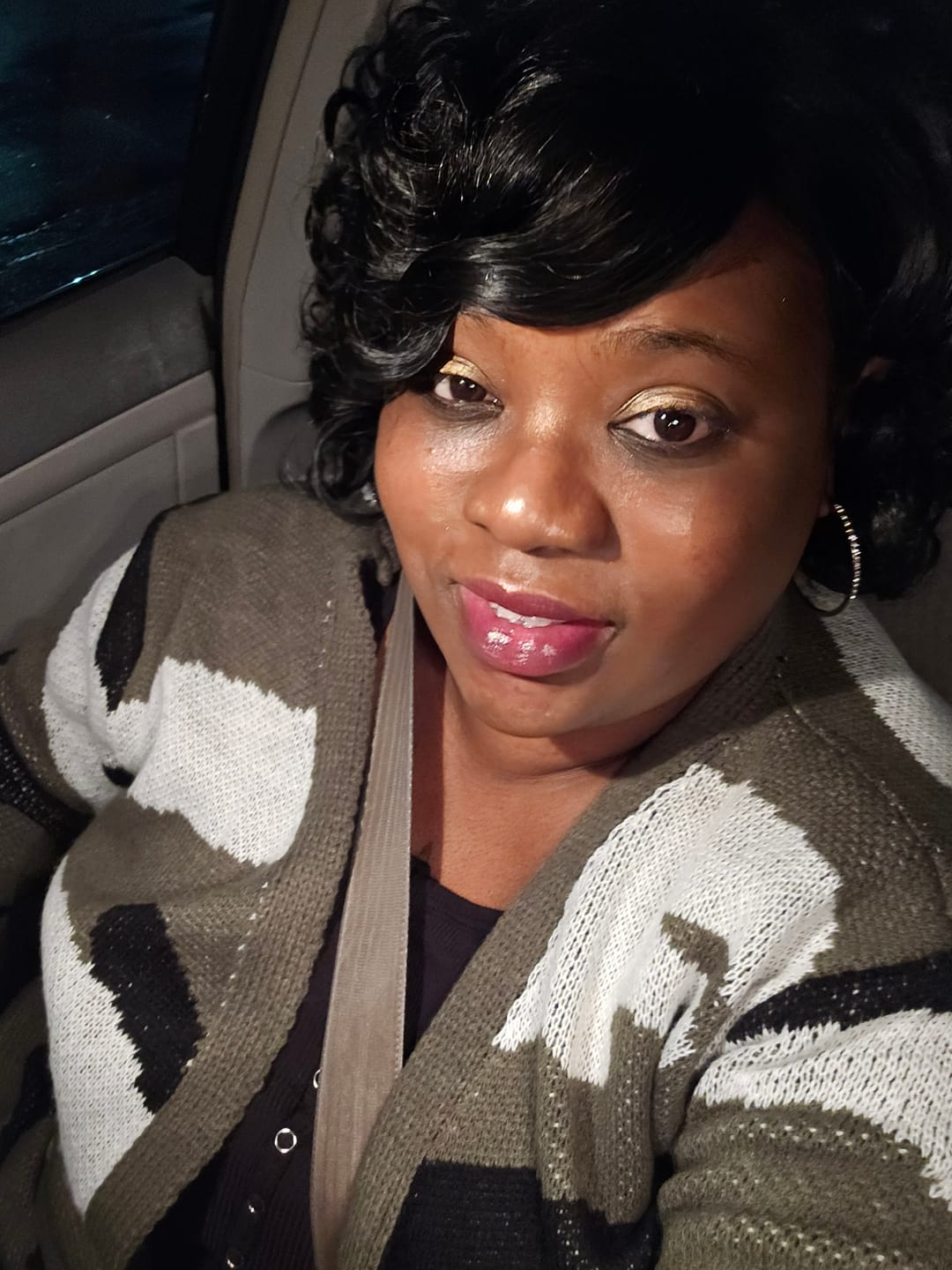 Customer photo review of Vanessa Synthetic Top Super DJ Side Part Swissilk Lace Front Wig - TOPS DJ WINNIE