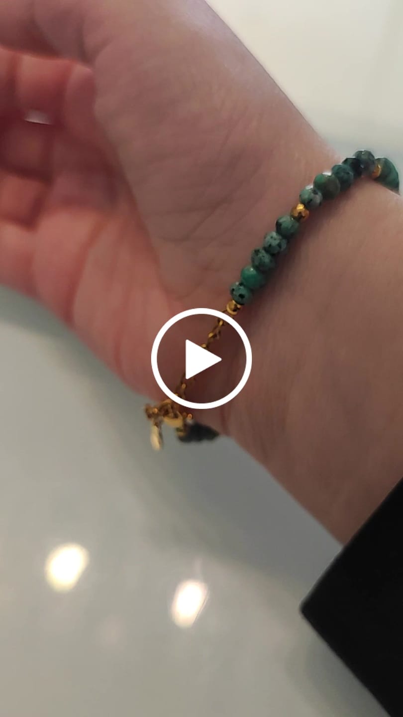 Customer video review of Pulsera Verde Selva