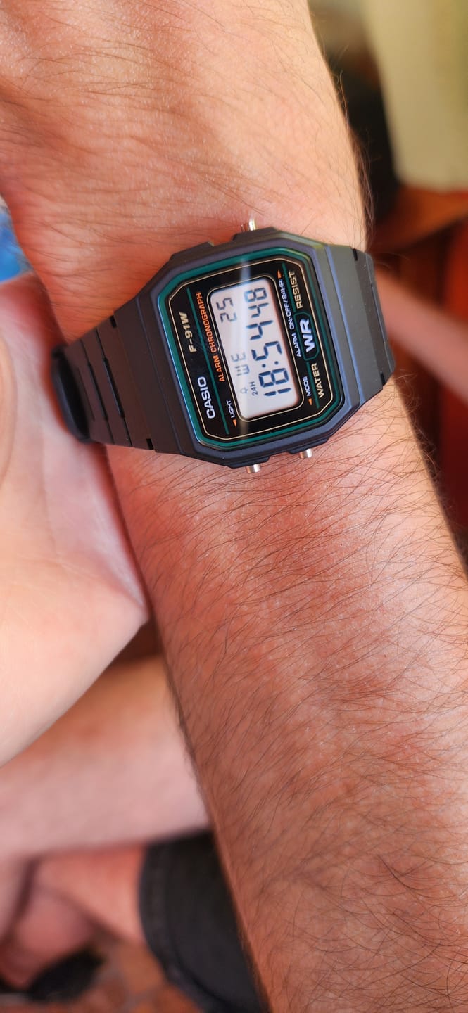 Customer photo review of Reloj Casio Vintage F-91W-3DG Clásico Líneas Verdes