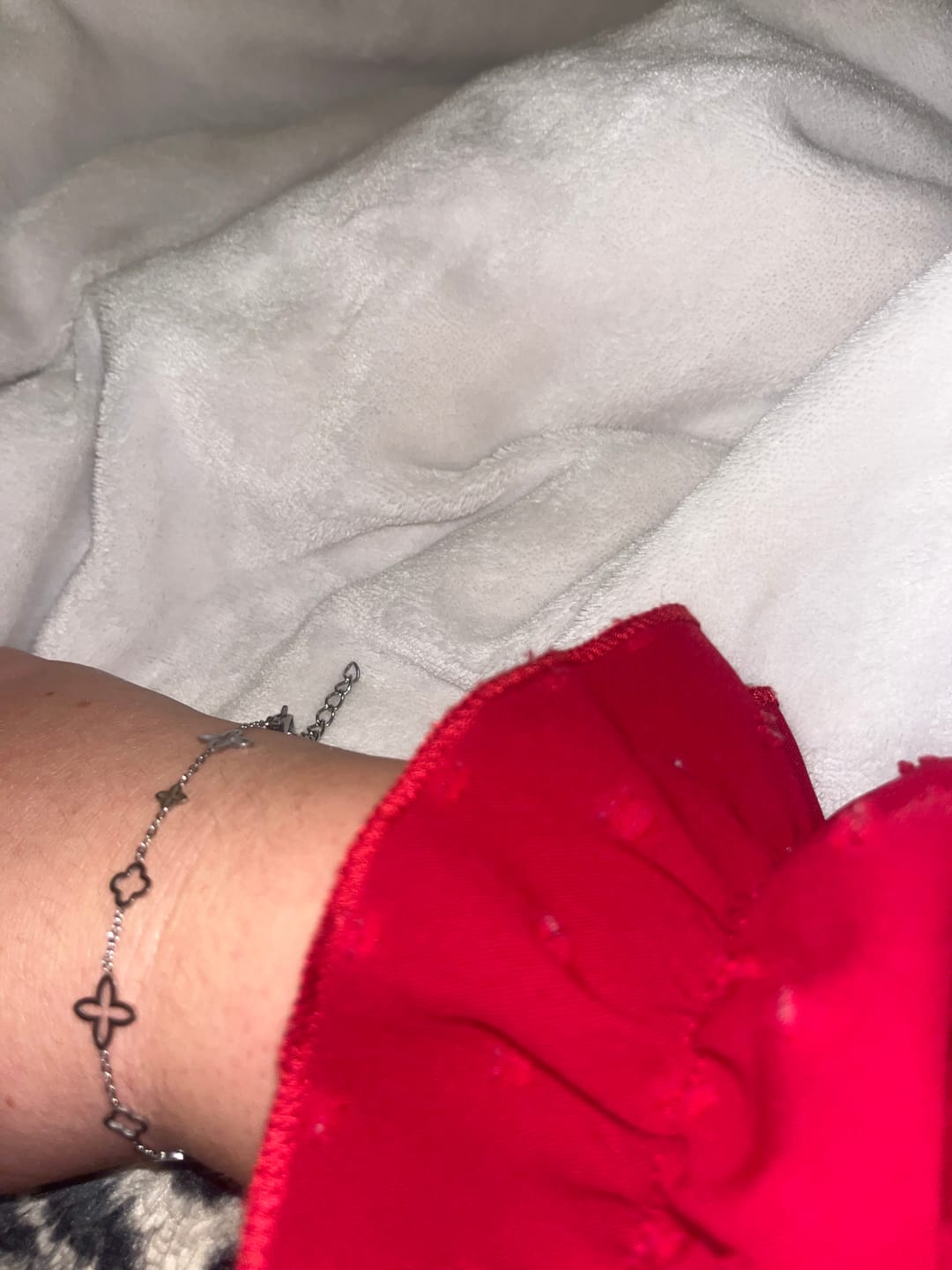 Customer photo review of Fancy Clover Armband | 18K vergoldet