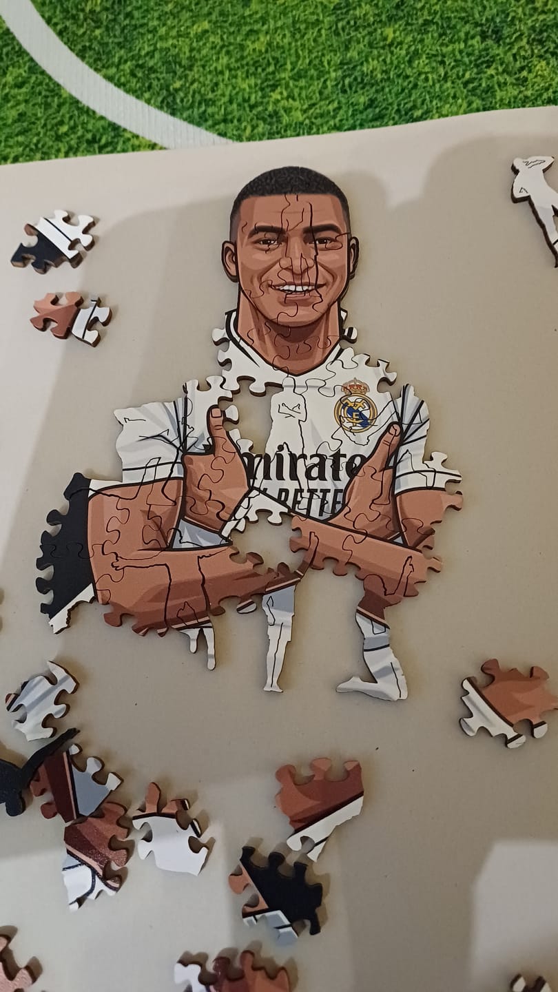 Customer photo review of Kylian Mbappé - Holzpuzzle