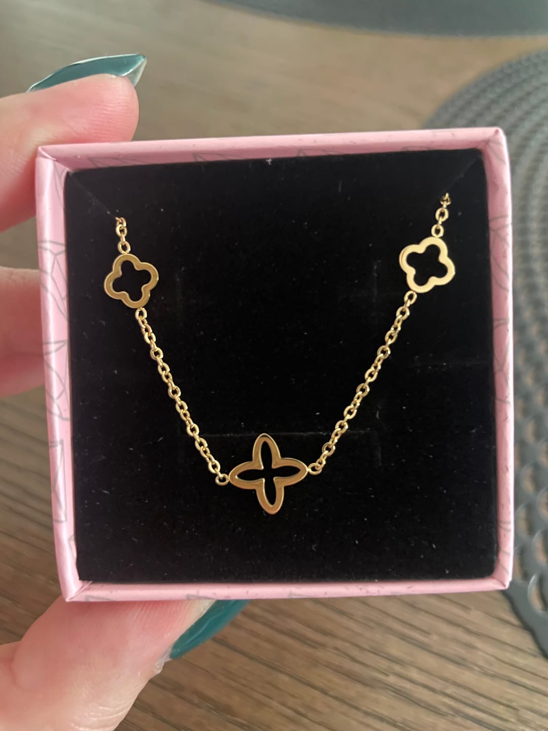 Customer photo review of Fancy Clover Kette | 18K vergoldet