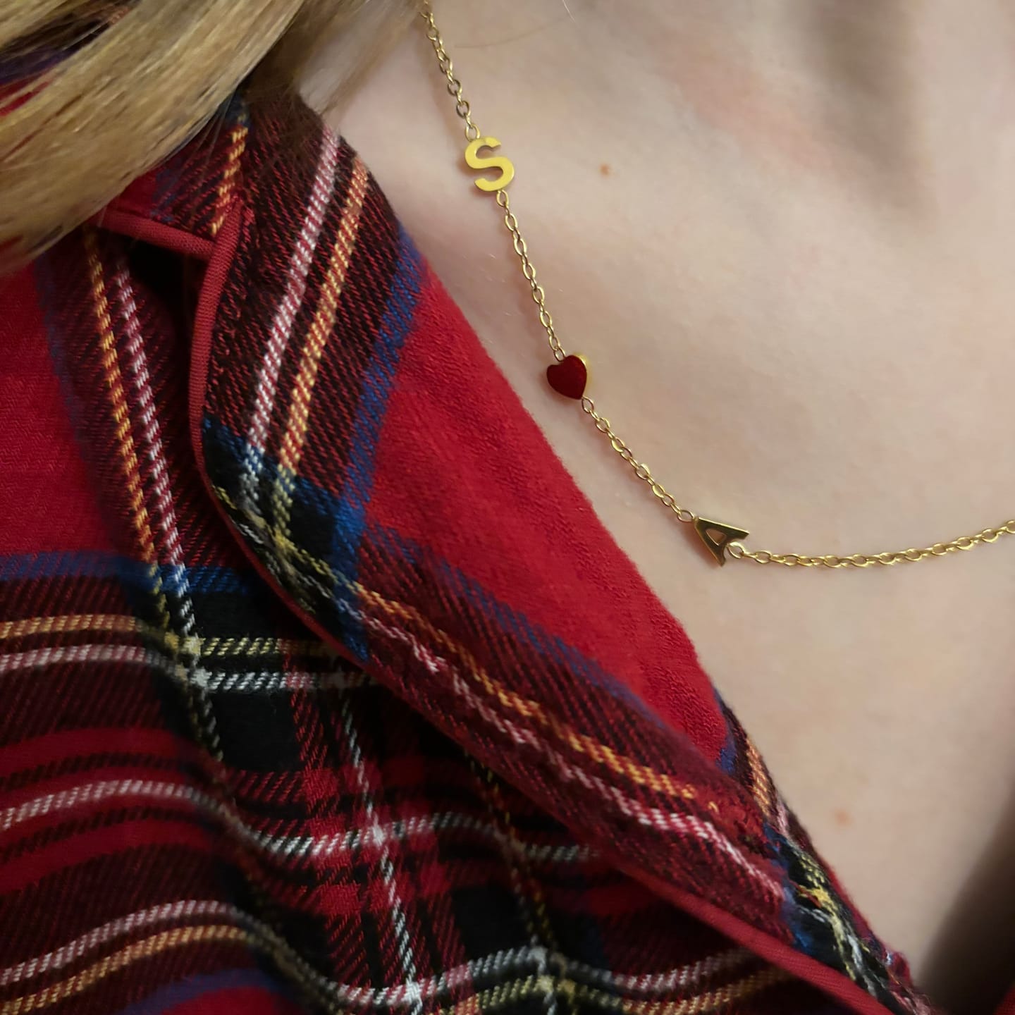 Customer photo review of Egyedi, oldalirányú, monogramos nyaklánc