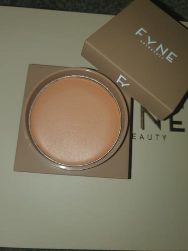 Customer photo review of SNATCH & SCULPT CREAM BRONZER