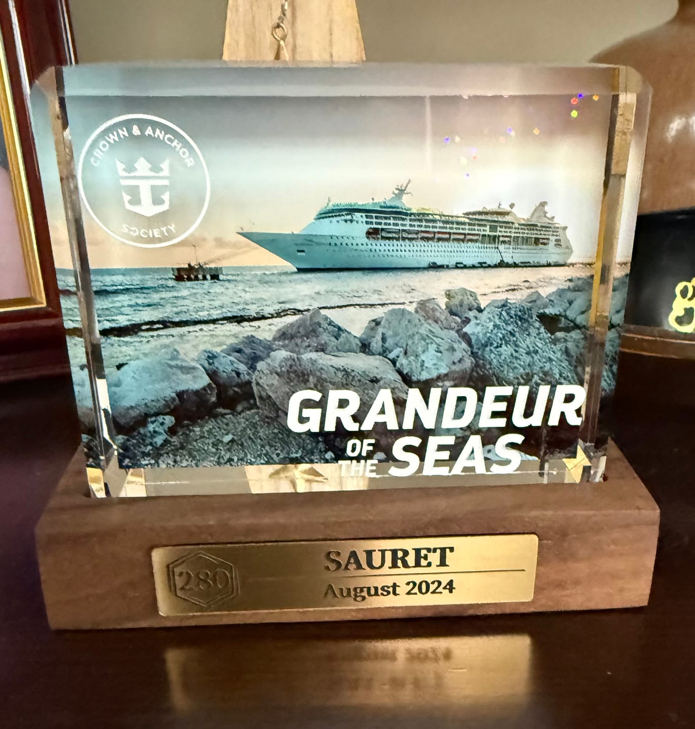 Customer photo review of Cruise Milestone crystal block base