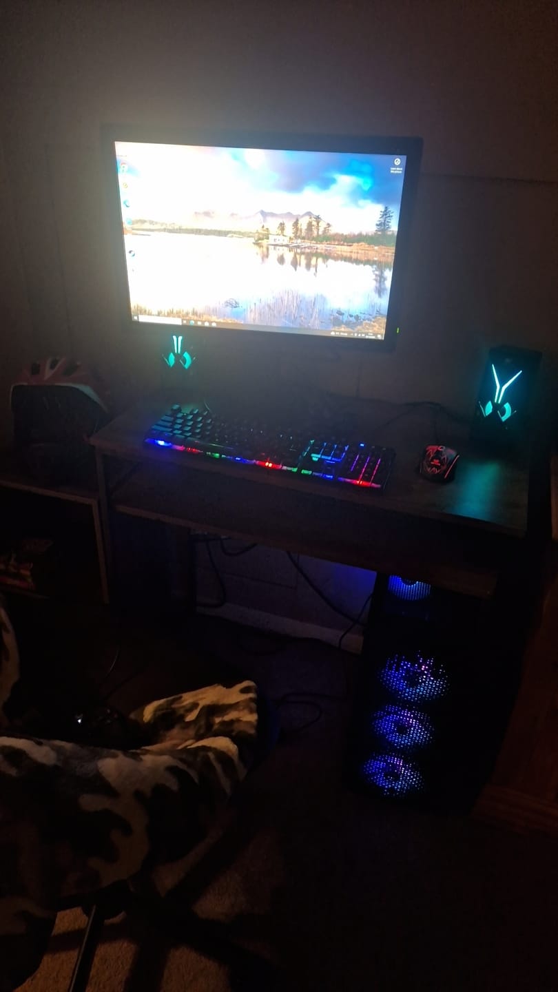 Customer photo review of Titan 4 Gaming PC Bundle - Intel Core i7 3rd 16GB RAM AMD RX580 8GB T4-MS201