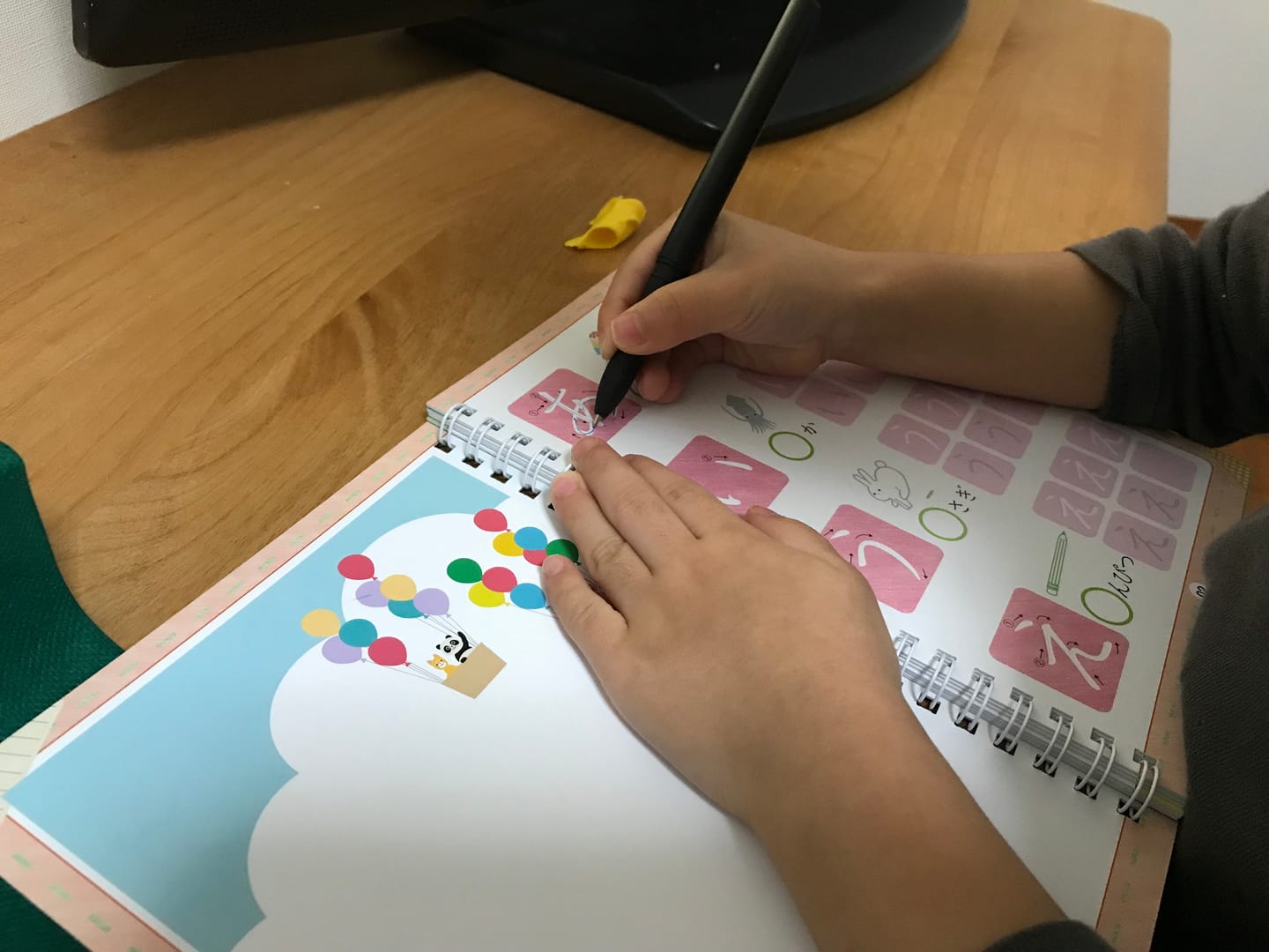 Customer photo review of まほうのドリル専用ペン(替芯5本・矯正グッズ付)