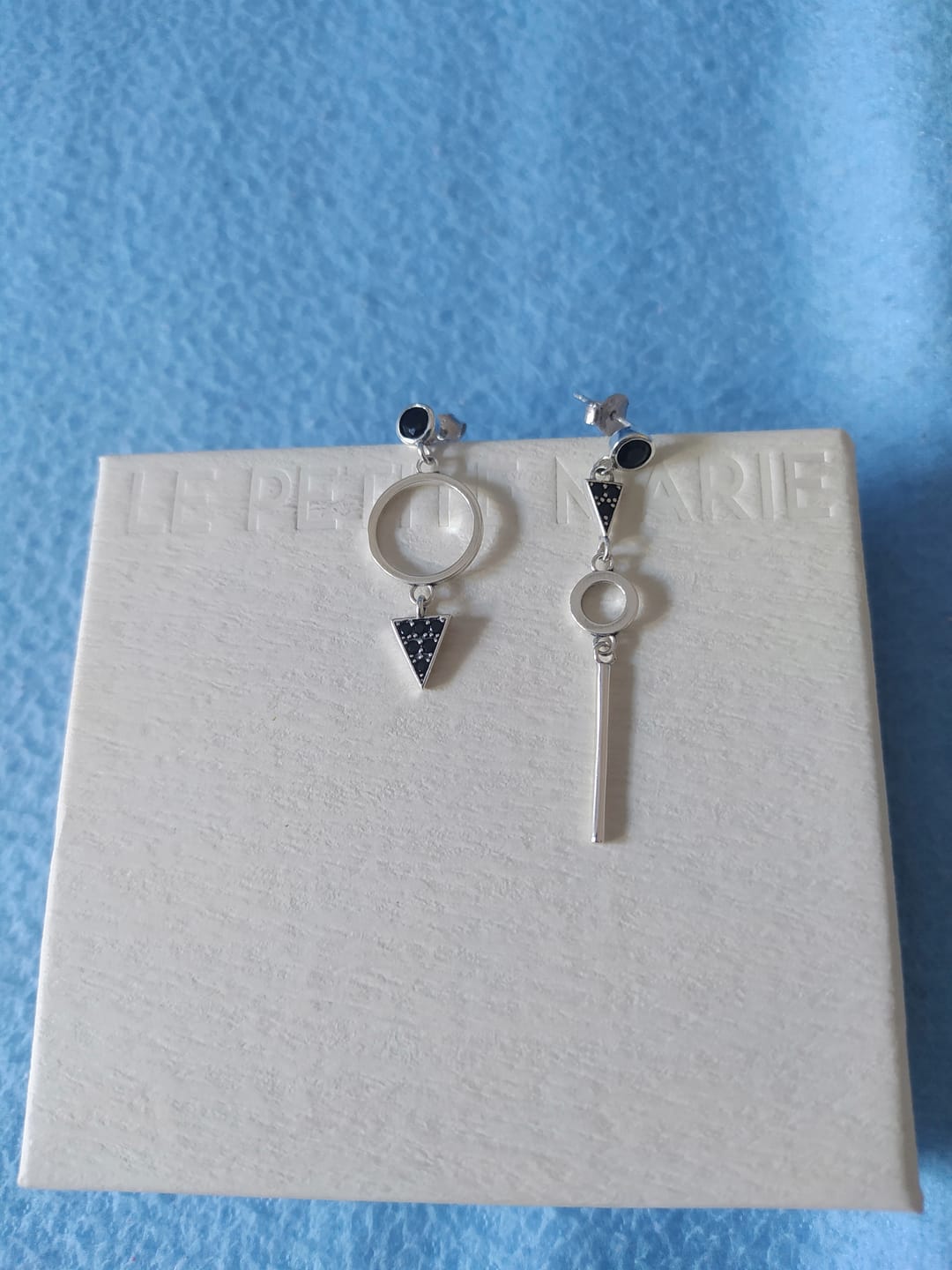 Customer photo review of Pendientes Espinela Negra