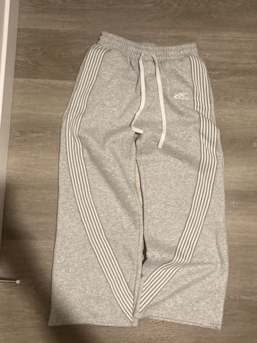 Customer photo review of ARCHIVE ESSENTIAL WIDELEG SWEATPANTS GRAY