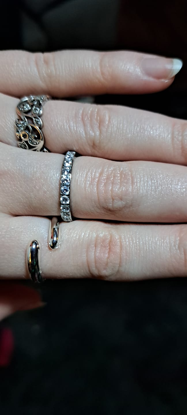 Customer photo review of White Gold 3mm Full Glitz Ring