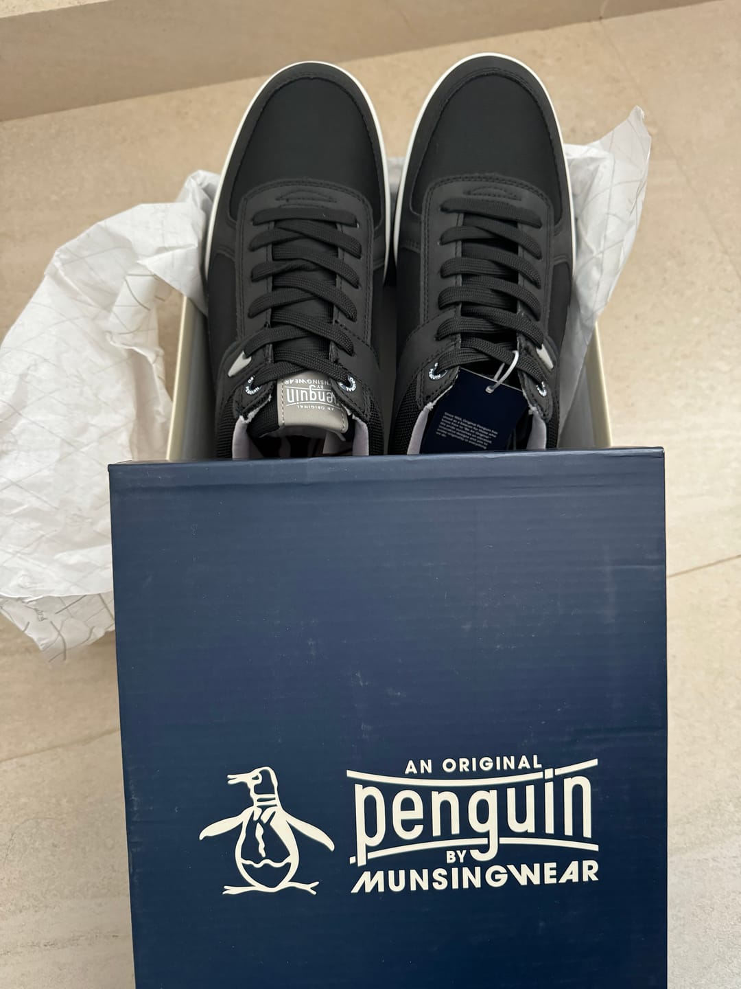Customer photo review of Tenis Style Hank Negro Con Blanco