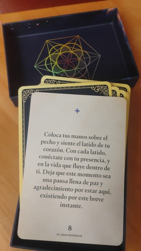 Customer photo review of El Gran Despertar - Mazo de 45 Cartas Guía (SEGUNDA PREVENTA)
