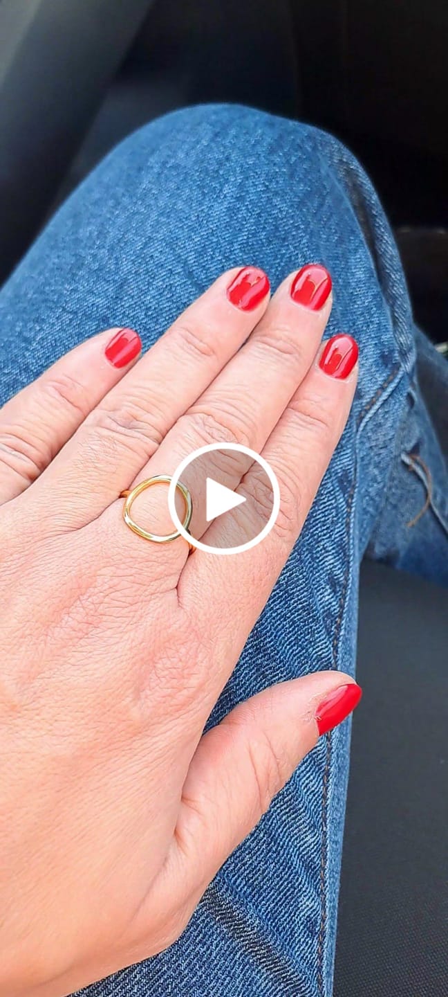 Customer video review of Anillo Ovali