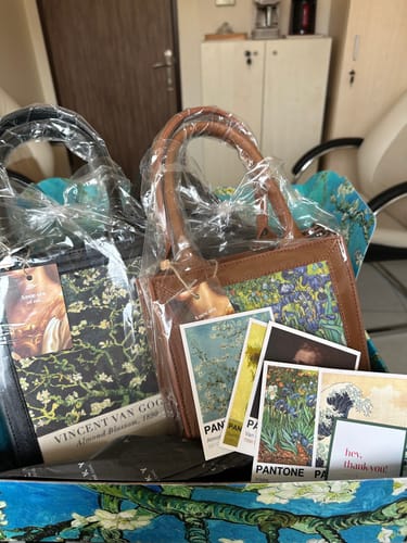 Customer photo review of Van Gogh Almond Blossom Black Tablo Çanta