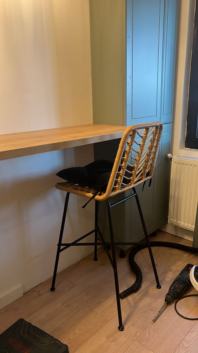 Customer photo review of Scaun bar H97, negru/stejar, rattan sintetic/otel, 47x57x113 cm