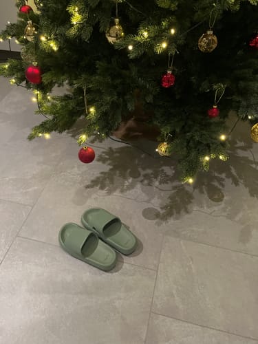 Customer photo review of HappyFlops