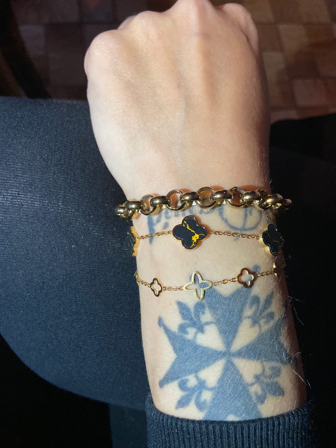 Customer photo review of Black-Gold Clover Armband | 18K vergoldet