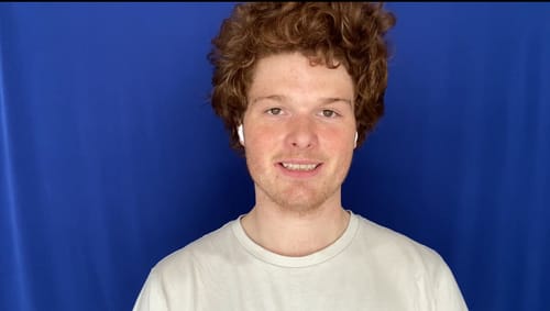 Customer photo review of Compact Travel 2m x 1.5m Crease-Free Premium Self Tape Audition Blue // Grey Screen Backdrop Kit