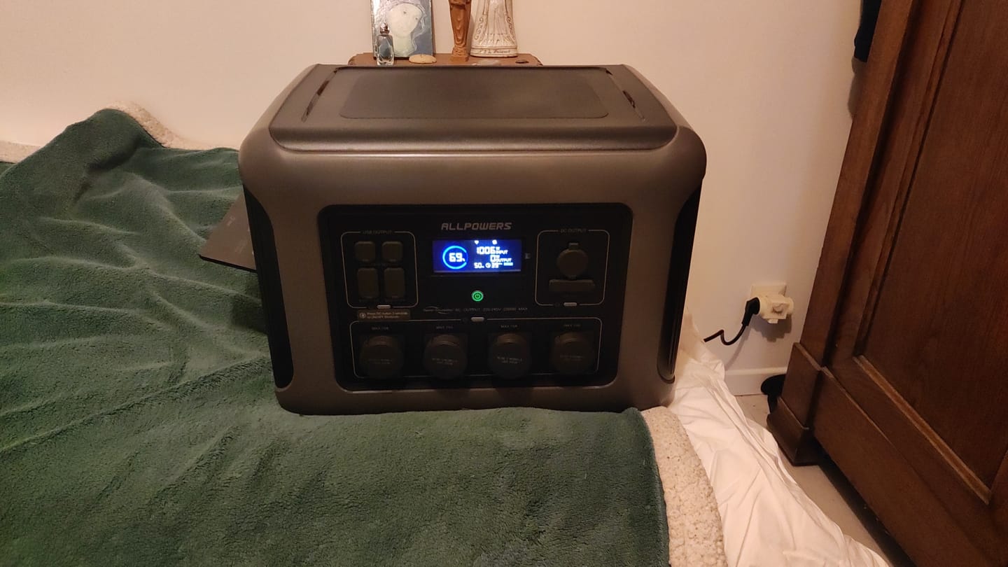 Customer photo review of ALLPOWERS Générateur Solaire 2500W (R2500 + SP033 200W Panneau Solaire)