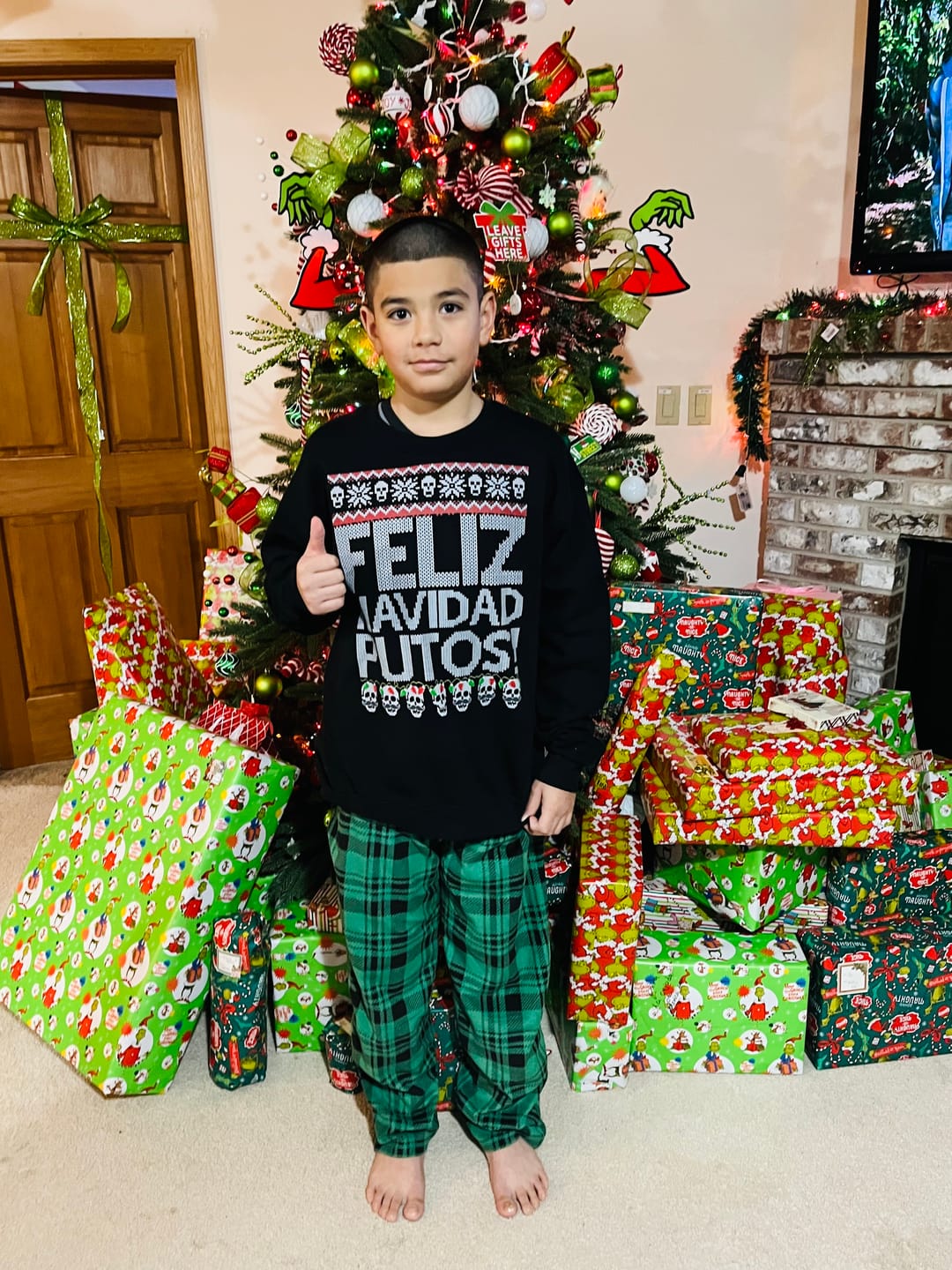 Customer photo review of Feliz Navidad Putos OG Navidad Sweatshirt