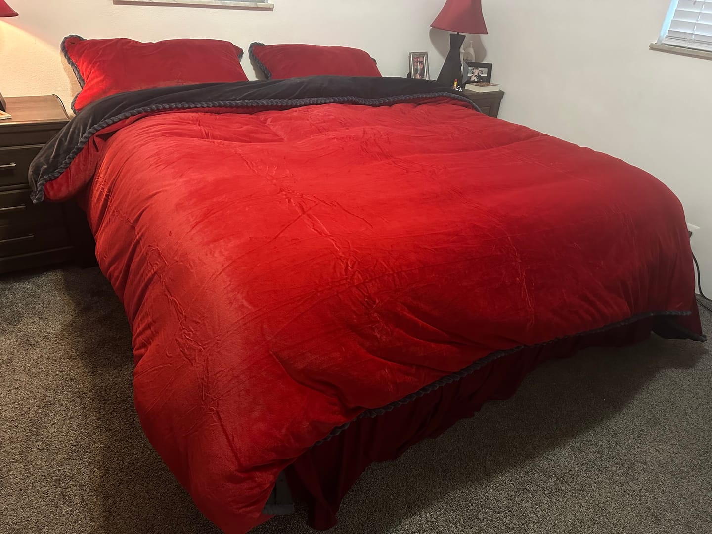 Customer photo review of Amorgos Fine Velvet Bedding Set