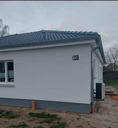 Customer photo review of Edelstahl-Hausnummer, mit 3D Effekt, Rückwand pulverbeschichtet in RAL7016, Frontblende in Edelstahl