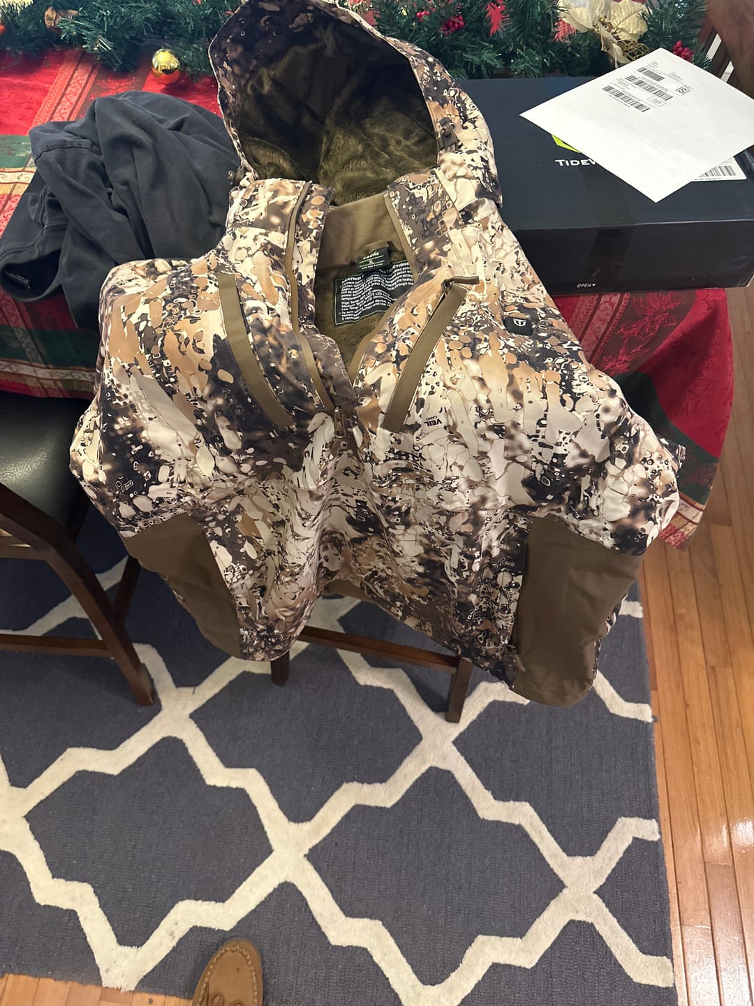 Customer photo review of TIDEWE Men’s Heated Duck Hunting Jacket with Fleece Lining, Waterproof 1/2 Zip Jacket for Hunting (Veil Avayde Camo, Size S-XXXL)