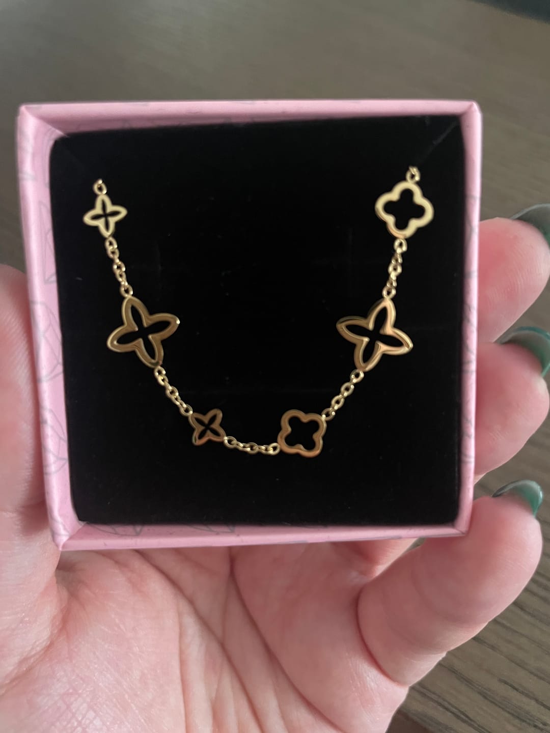 Customer photo review of Fancy Clover Armband | 18K vergoldet