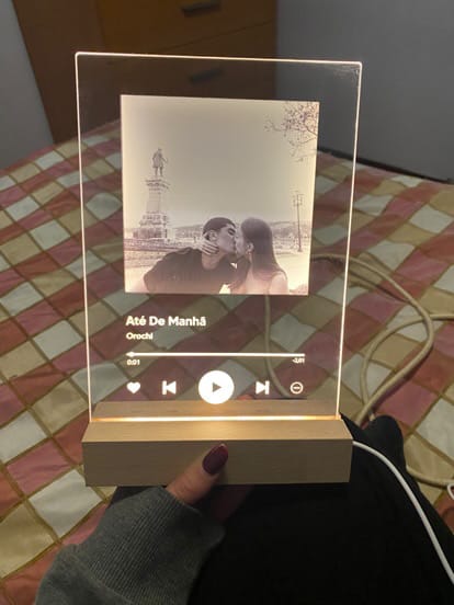Customer photo review of Lâmpada Spotify Personalizável (Foto & Música)