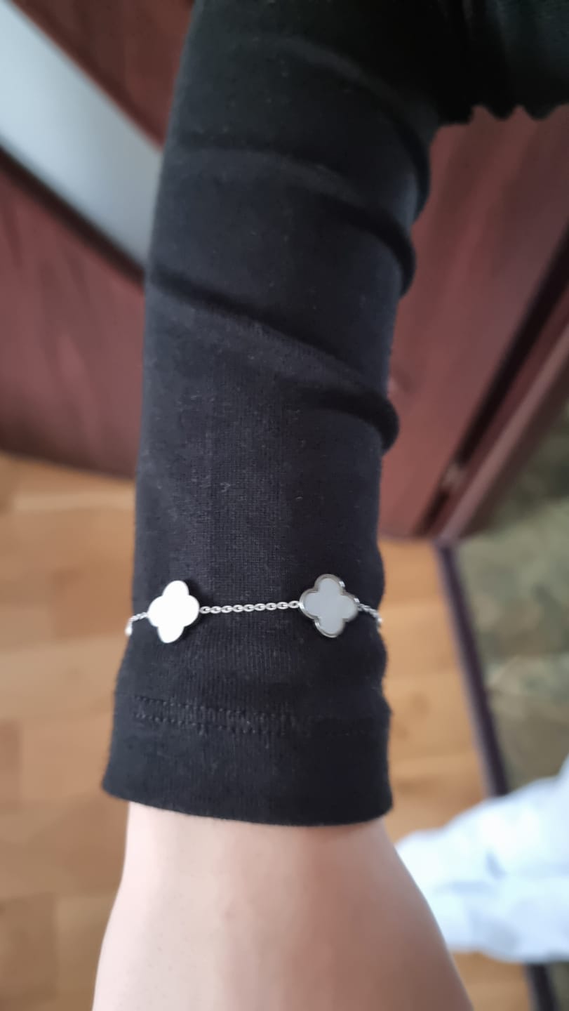 Customer photo review of Clover Perlmutt Armband | 18K vergoldet