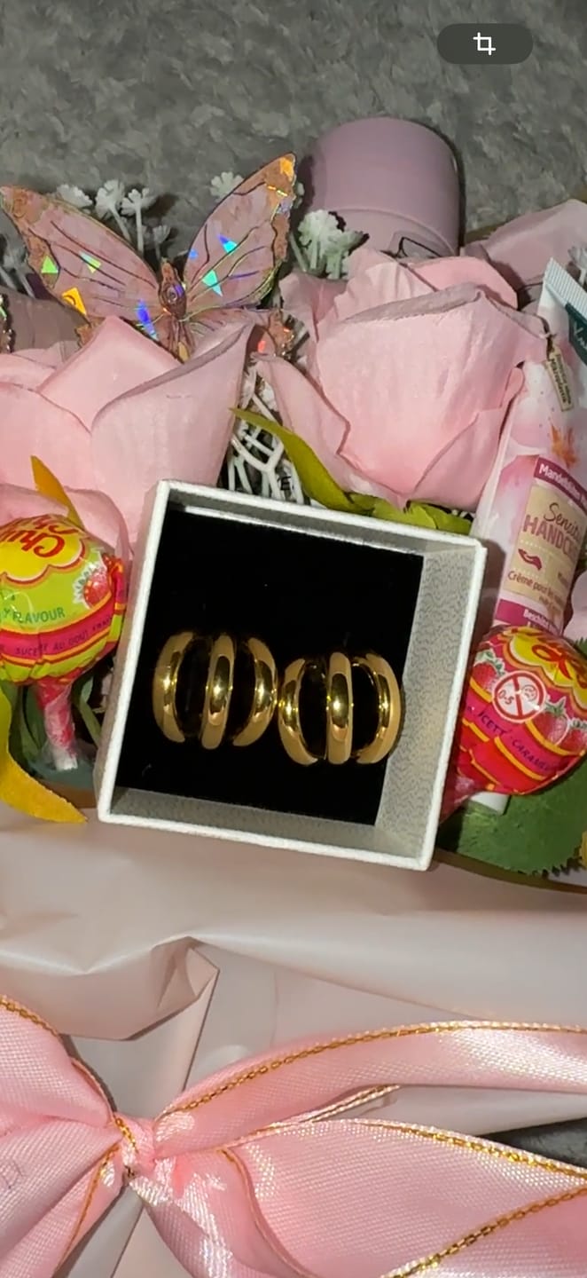 Customer photo review of Triple Ohrstecker | 18K vergoldet