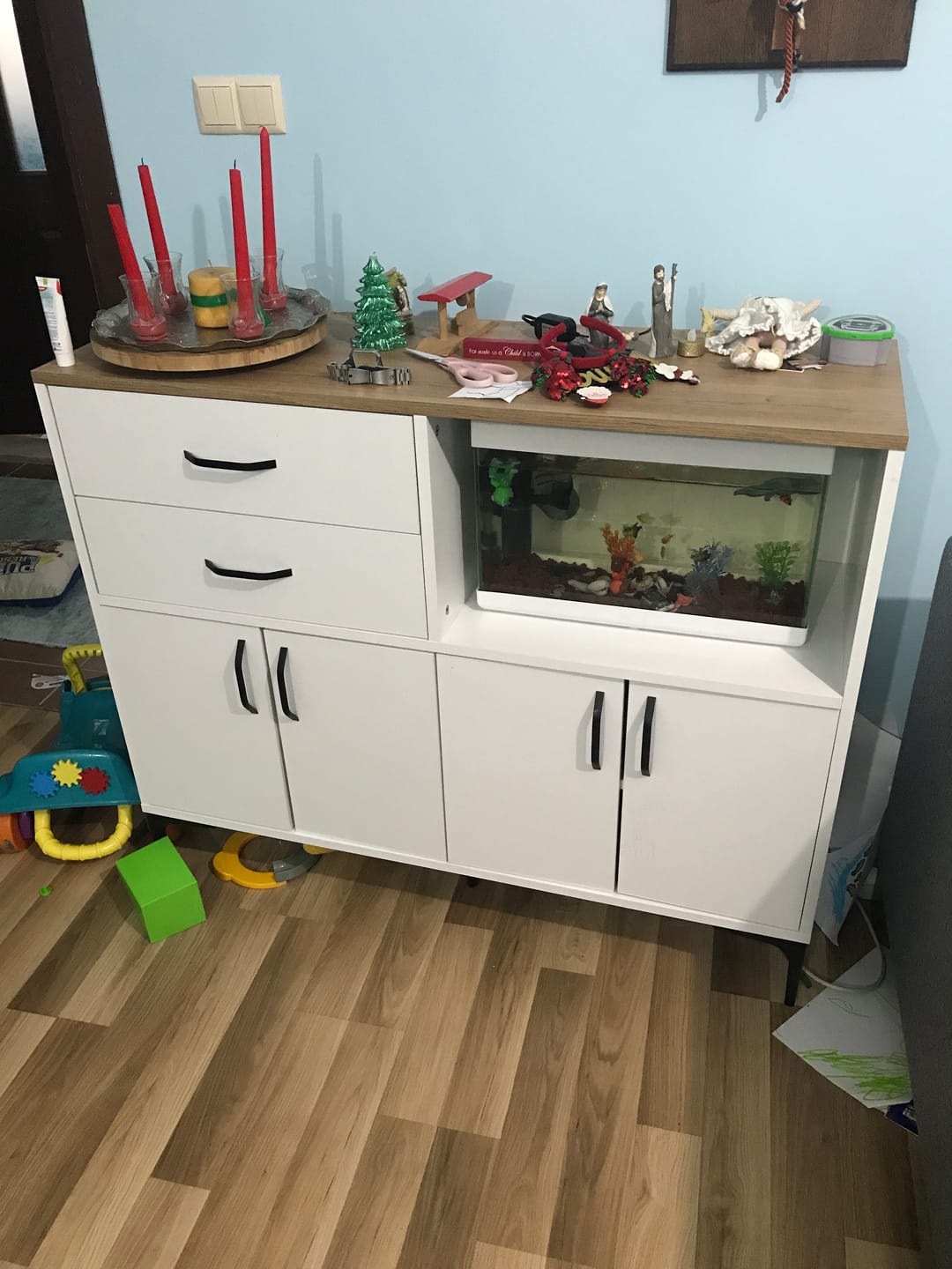 Customer photo review of Rani JE166 Kahve Köşesi Çok Amaçlı Dolap 4 Kapaklı 2 Çekmeceli Kiler Mutfak Dolabı Beyaz - Sepet Ceviz