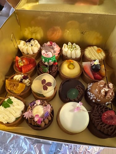 Customer photo review of Christmas Dessert Connoisseur 16pcs