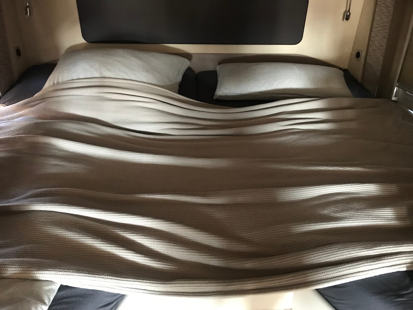 Customer photo review of Kuscheldecke • Strick • Champagner