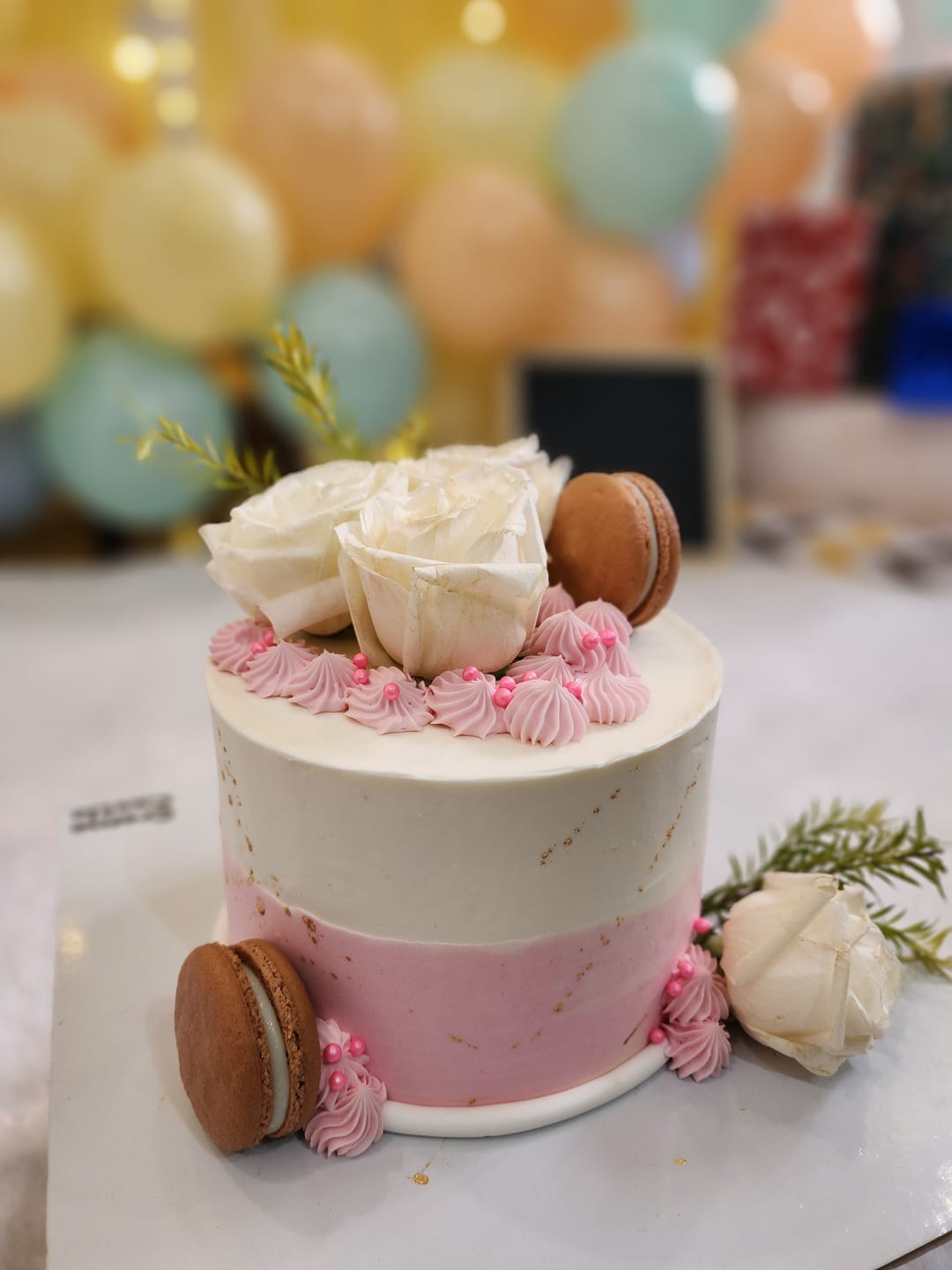 Customer photo review of Macaron Splash Cake