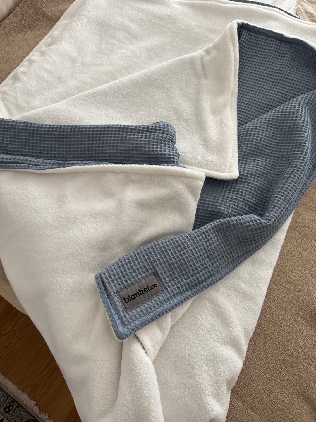 Customer photo review of Kuscheldecke "Vollkommen" Wolkenblau • Sandweiß