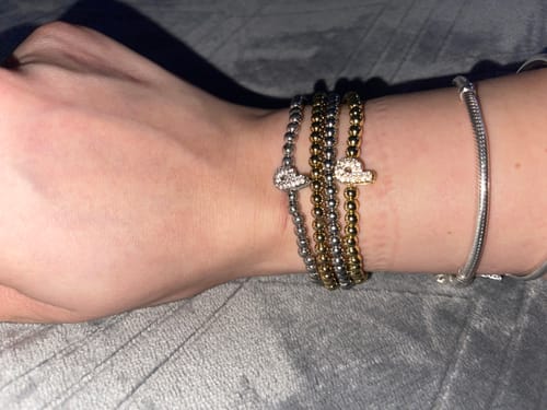 Customer photo review of Pulsera Bolitas Doradas Con Inicial Mini Bubble Zirconia