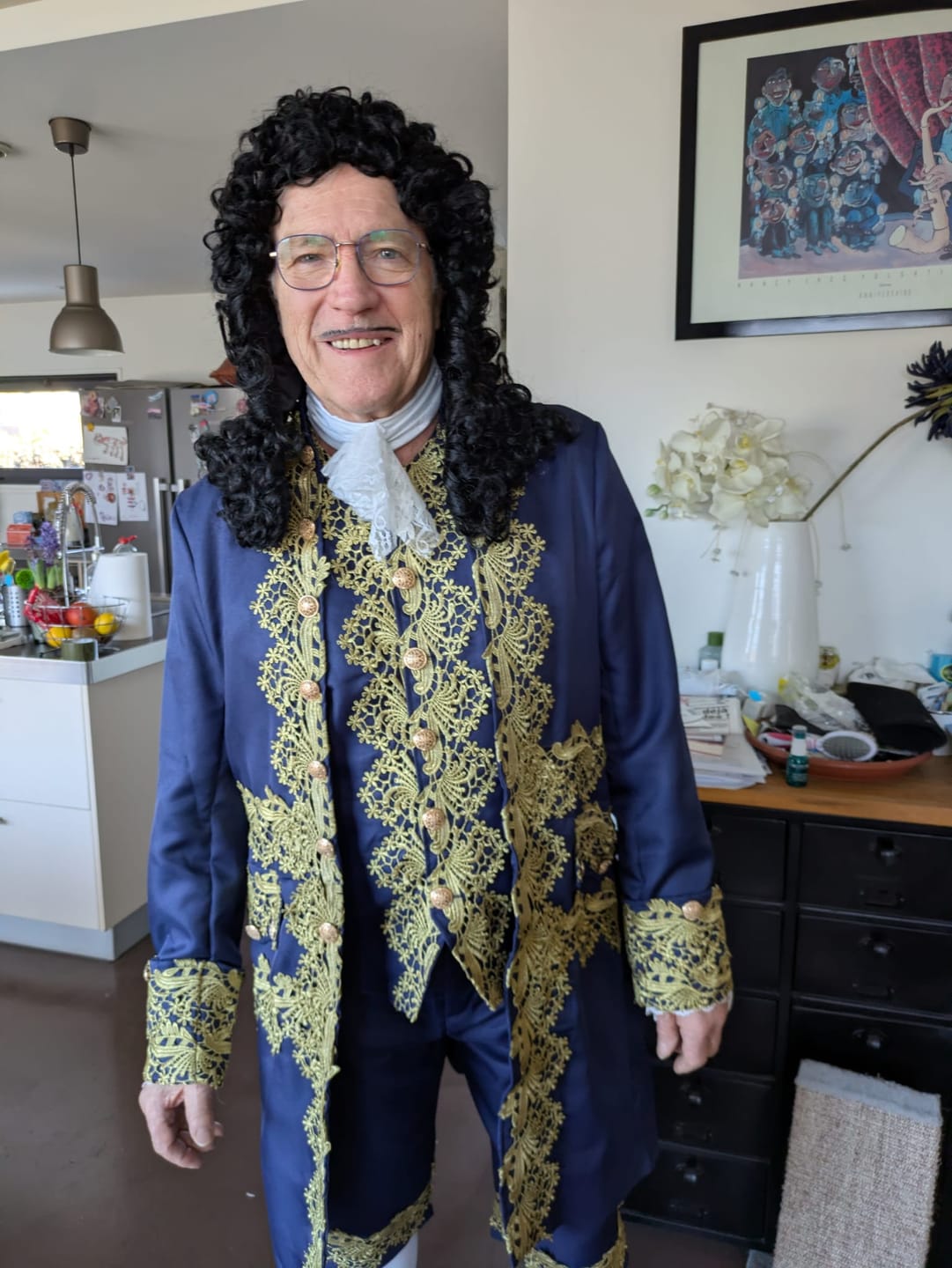 Customer photo review of Louis XIV Rétro Bleu de Prince de Cour Victorien Costume
