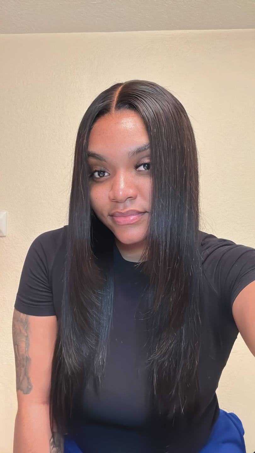Customer photo review of Flash Sale Wavymy TikTok Viral Layered Cut Pre-bleached Wear Go Wigs 180% Density Straight  4x6 HD Lace Closure Wigs 100% Human Hair
