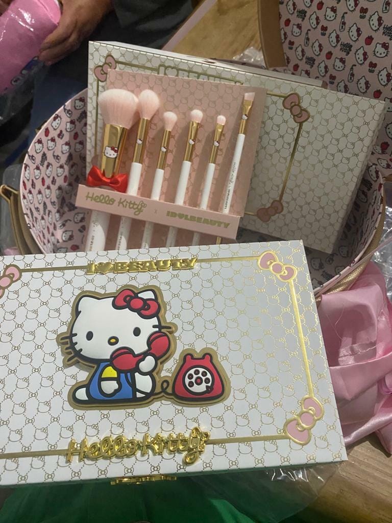 Customer photo review of Colección Completa | Hello Kitty