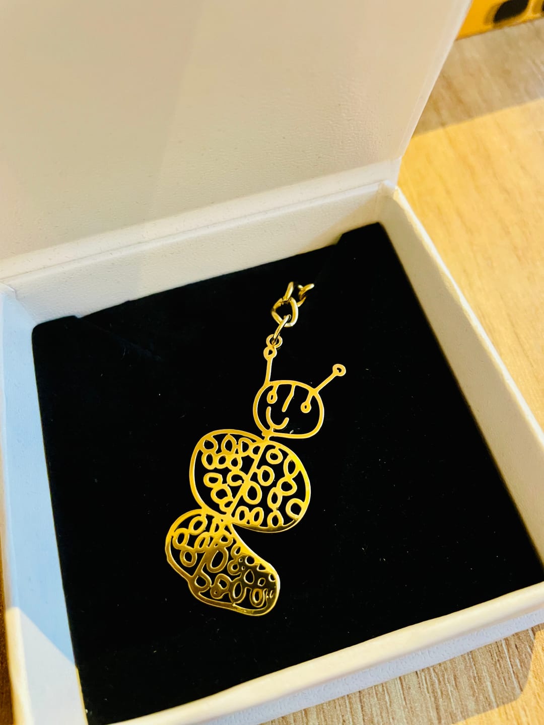 Customer photo review of Persönliche Kinderzeichnung als Halskette oder Anhänger in Gold